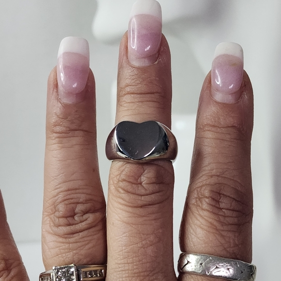 Silver Solid Stainless Steel  Chunky Heart Shape Signet Ring - Picture 7 of 7